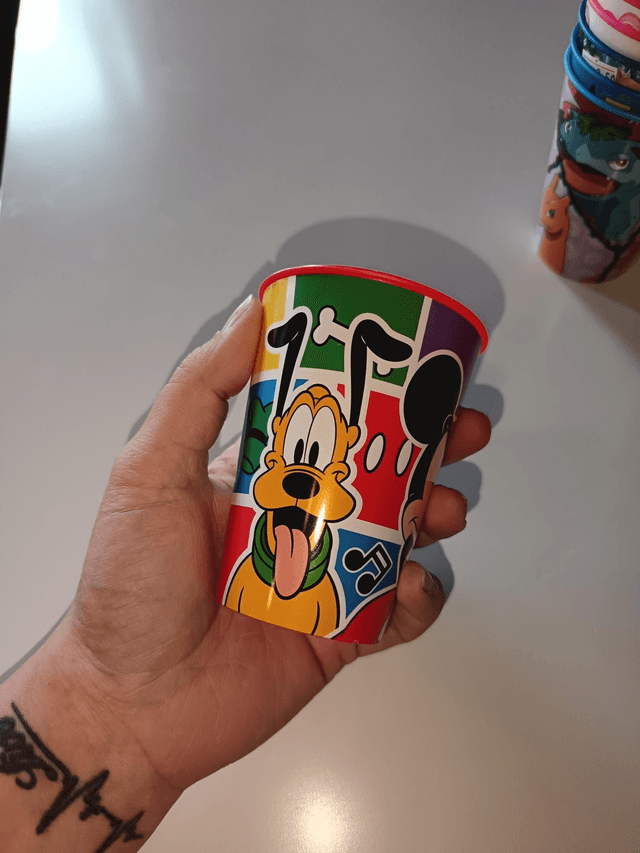 Gobelet mickey et ses amis 
